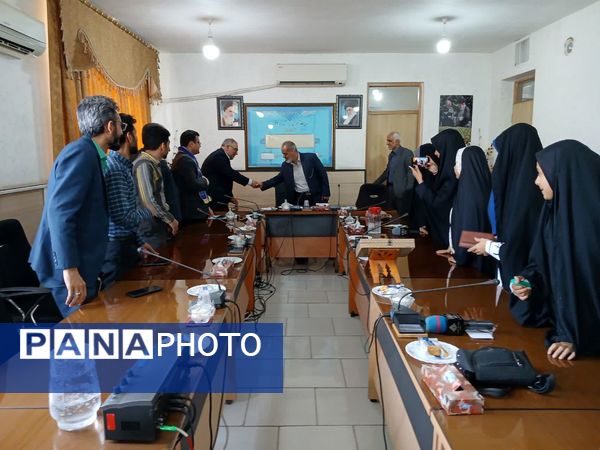 نشست خبرنگاران پانا با مدیر آموزش و پرورش ناحیه 3 قم