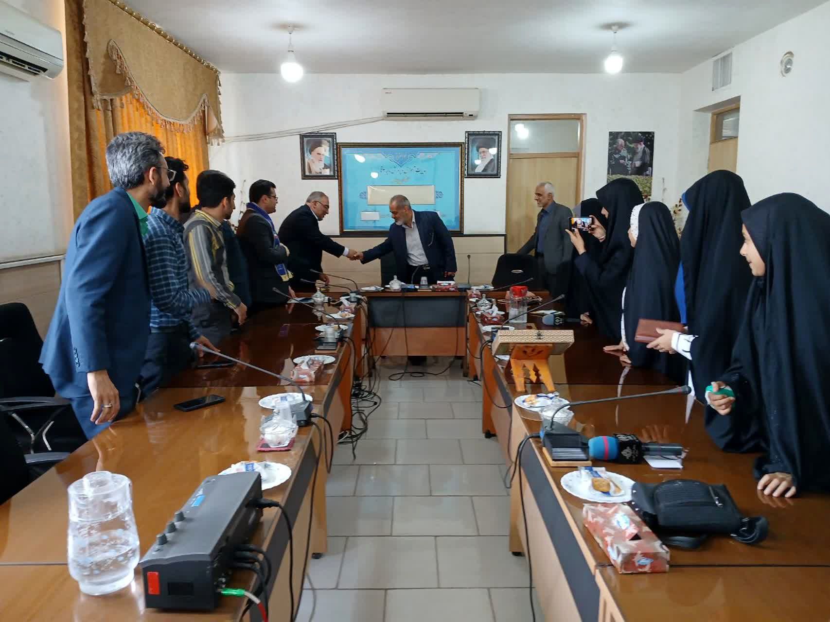 نشست خبرنگاران پانا با مدیر آموزش و پرورش ناحیه 3 قم