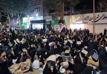 عزاداری مردم اسفراین در شب اول قدر، همزمان با هشتمین شب شهادت رهبر انقلاب
