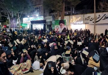 عزاداری مردم اسفراین در شب اول قدر، همزمان با هشتمین شب شهادت رهبر انقلاب