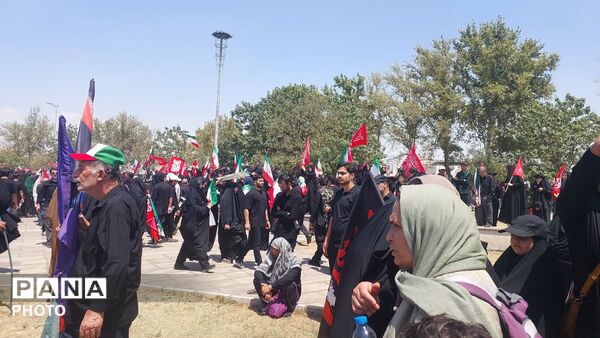 موج جمعیت در خیابان‌های تهران برای بدرقه رهبر شهید