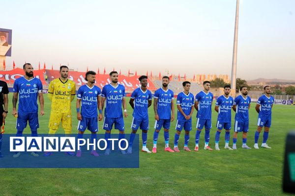 بازی تراکتور و استقلال در تبریز