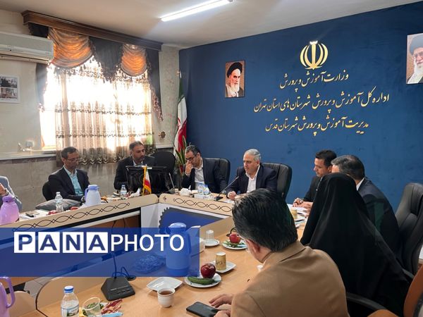 جلسه پیگیری طرح کیفیت بخشی آموزش در شهرستان قدس