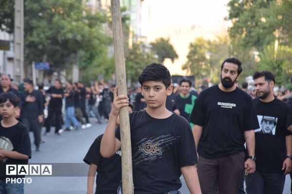 مراسم غروب عاشورا در محله ساسانی کرج
