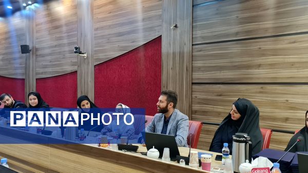 جلسه هم‌اندیشی حوزه روابط عمومی‌های شهرستان‌های استان تهران با حضور دانش‌آموز خبرنگاران پانا 