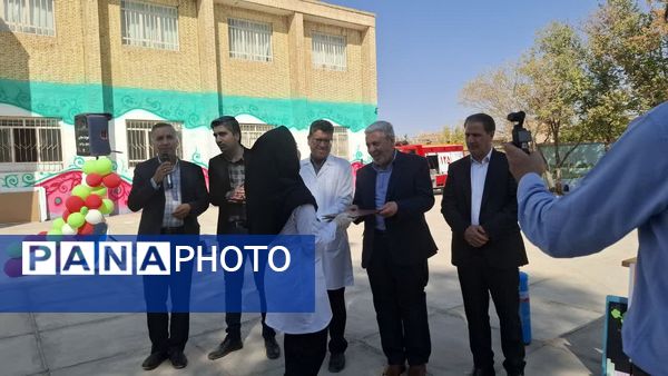 برگزاری جشن علمی شیمی در دبیرستان حضرت زینب(س) بهاباد