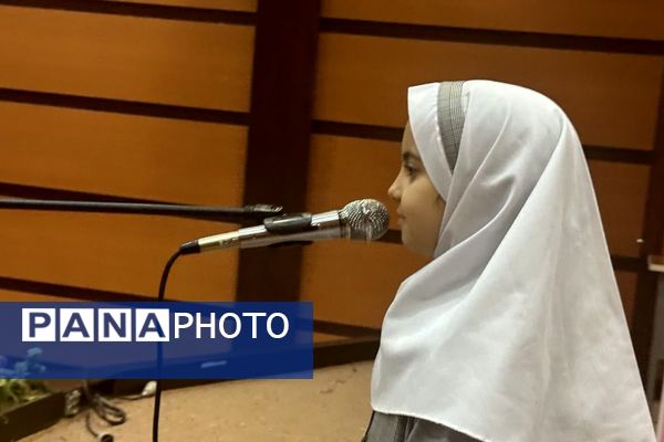 مسابقات استندآپ کمدی و مجری‌گری در سالن سجادیه بهارستان دو