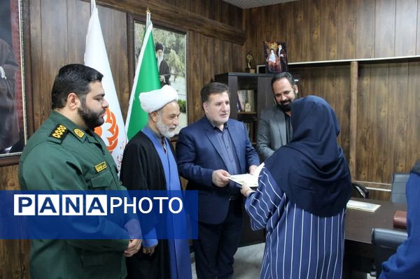 تجلیل از مددجویان و پرسنل بهزیستی‌ اشتهارد