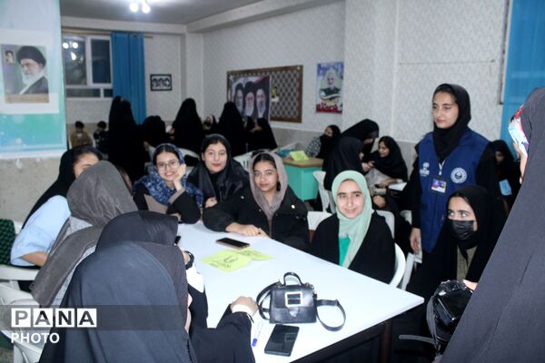 پاتوق دختران نوجوان مبارز در سملقان 
