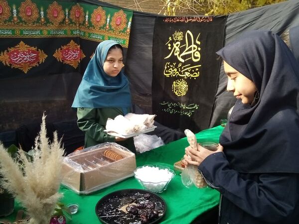 برپایی موکب شهادت حضرت فاطمه(س) در دبیرستان دخترانه نوید ناحیه ۵ مشهد