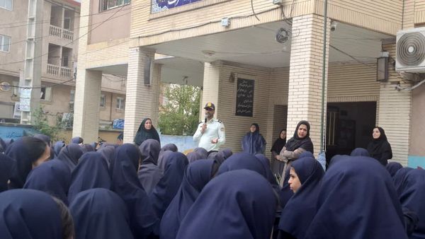 گرامیداشت روز نیروی انتظامی در دبیرستان بهار آزادی قائمشهر