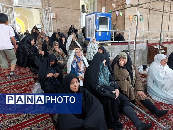 برگزاری نماز جمعه در آغاز هفته بسیج دانش آموزی با حضور دانش آموزان بسیجی نیشابور