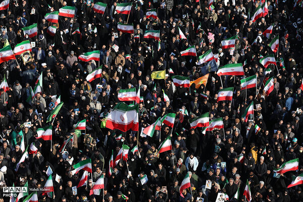 مراسم بیعت با سومین رهبر انقلاب در تهران - 2