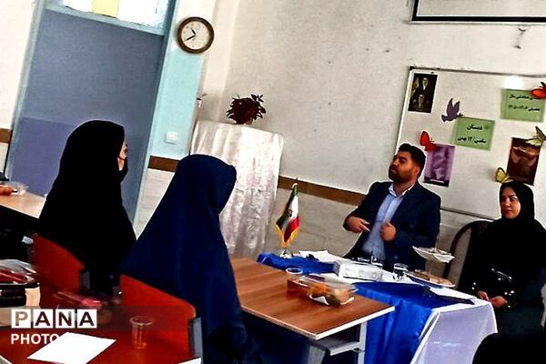 جلسه مشترک شورای معلمان مدارس ۱۲ بهمن و سامنی