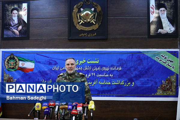 نشست خبری فرمانده نزاجا به مناسبت روز ارتش
