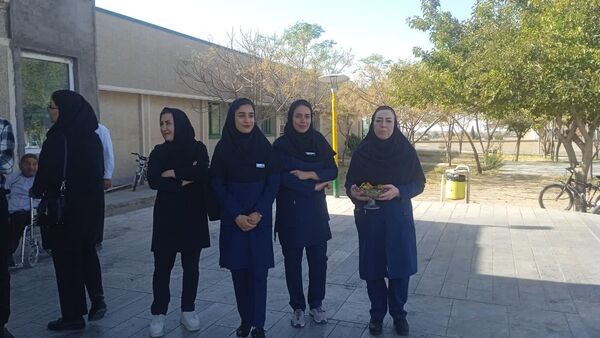 قدردانی پیشتازان دبستان شهید نجفی فدافن از پرستاران بیمارستان حضرت ابوالفضل 