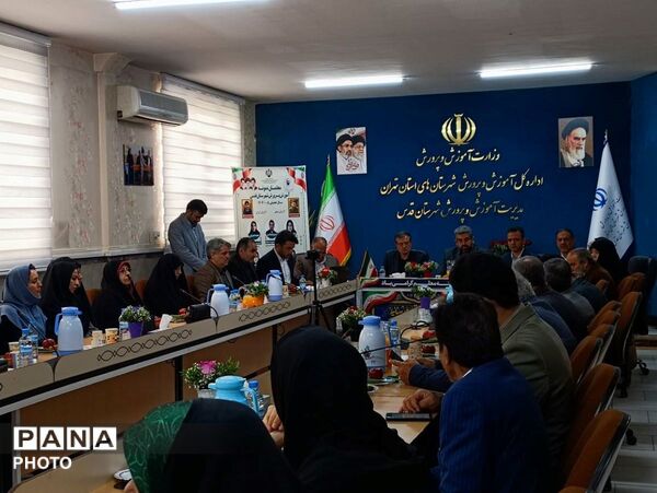 تجلیل از معلمان نمونه شهرستان قدس با حضور فرماندار و خانواده معظم شهدا