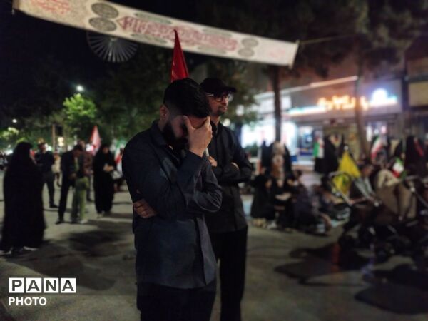 هم‌نشینی‌های همیشگی در حسینیه امام خمینی (ره)