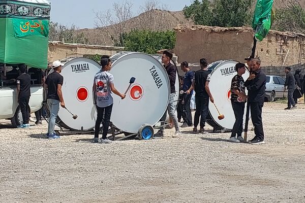 مراسم عزاداری و زنجیر‌زنی روز عاشورا در بوانات