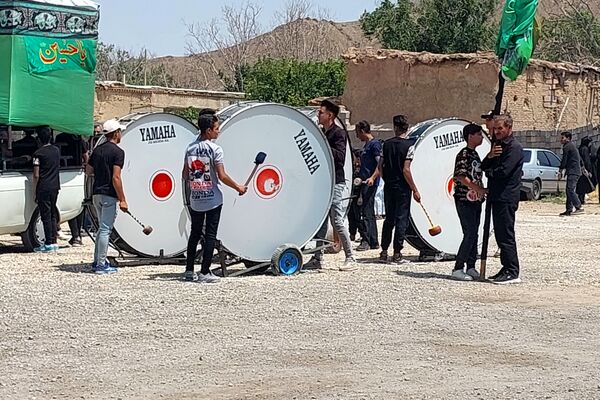 مراسم عزاداری و زنجیر‌زنی روز عاشورا در بوانات