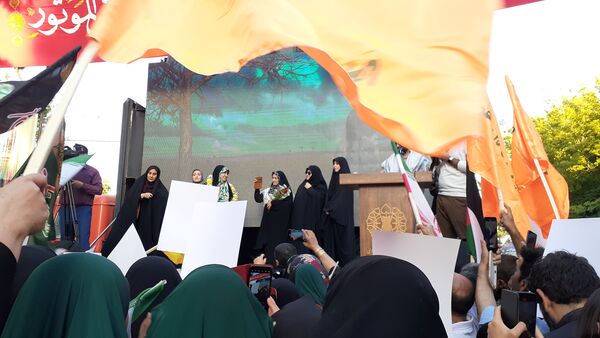جلوه‌هایی از اجتماع مردم بجنورد در تجلیل از بانوی شجاع رسانه ملی