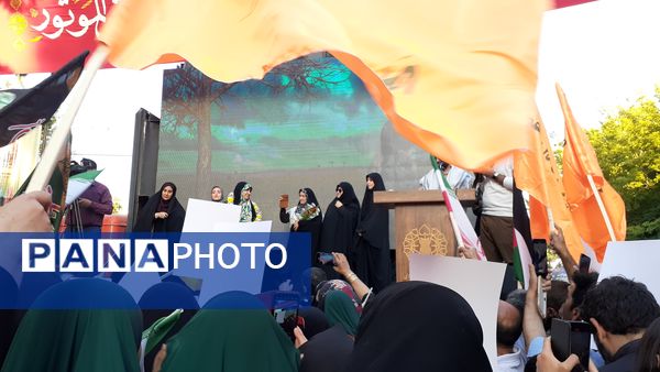 جلوه‌هایی از اجتماع مردم بجنورد در تجلیل از بانوی شجاع رسانه ملی