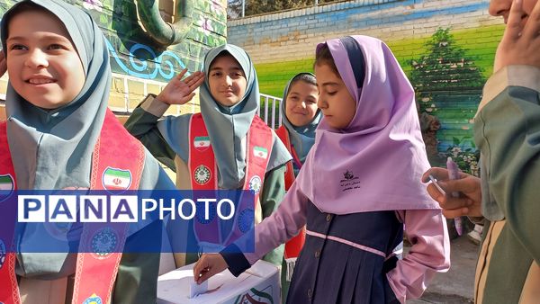 انتخابات شورای دانش آموزی در دبستان شاهد تحقیقی ناحیه ۶