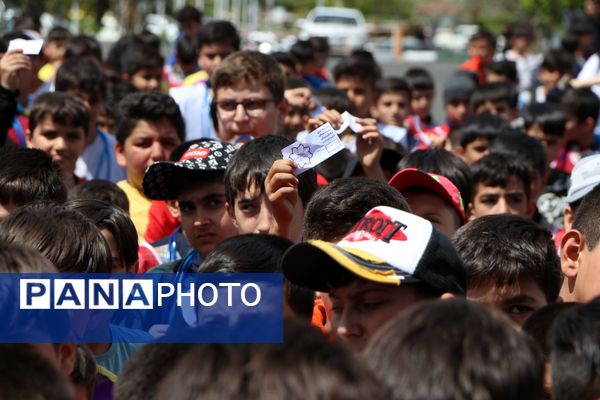 بزرگ‌ترین همایش طناب‌زنی دانش‌‌آموزی در تبریز