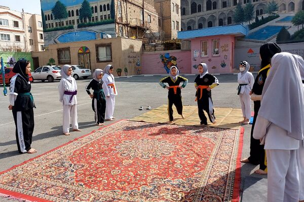 برگزاری جشن احسان و نیکوکاری در دبستان حکیم نظامی کهریزک 