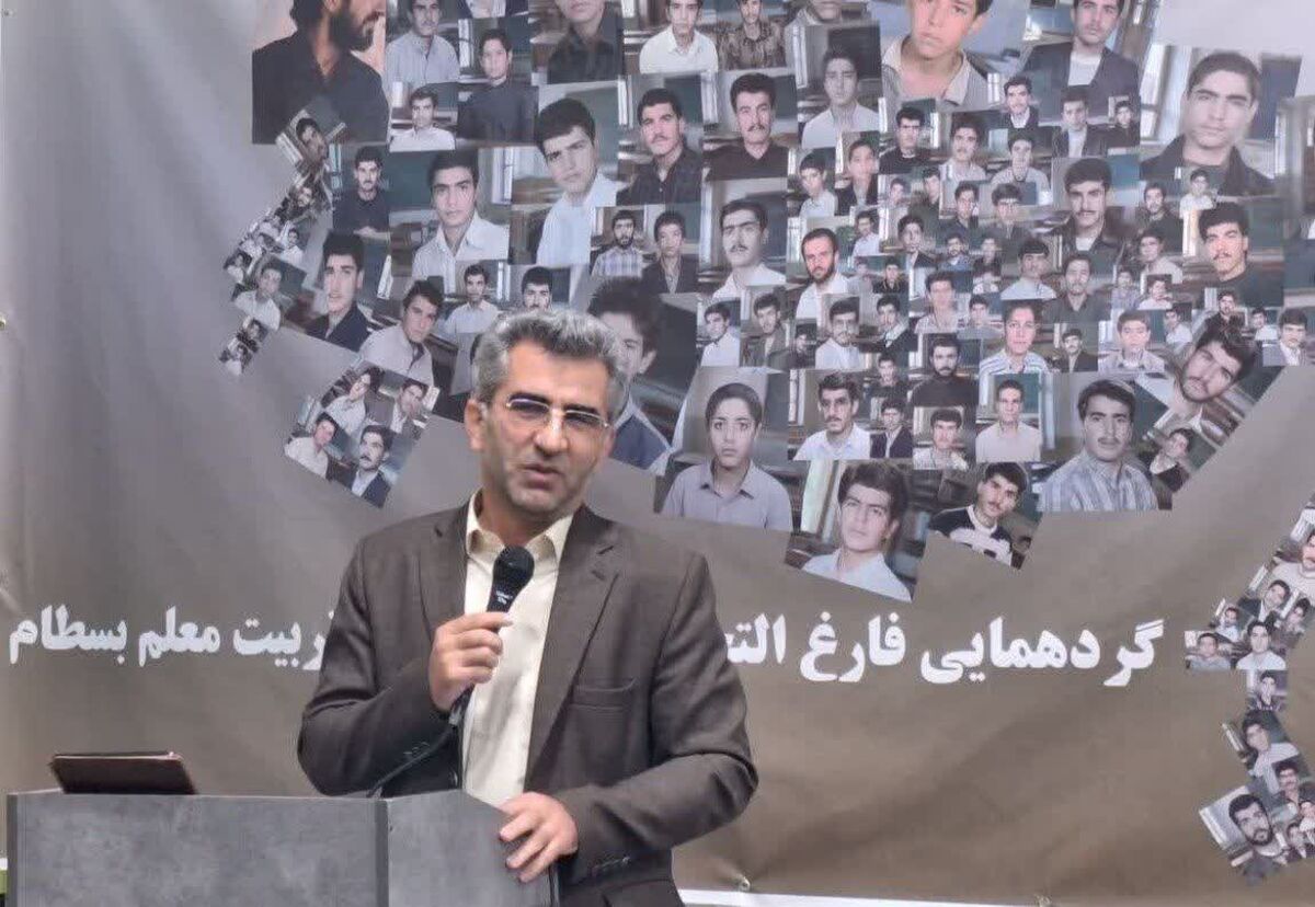 فارغ‌التحصیلان دانشسراها اساس نظام تعلیم و تربیت را مستحکم کردند