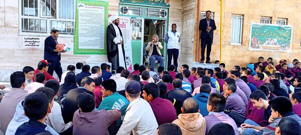 حضور اورژانس اجتماعی شهرستان کاشمر در دبیرستان میثاق