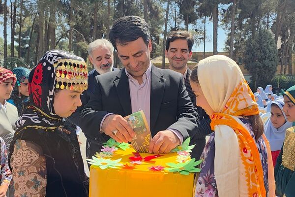 جشن عاطفه‌ها؛ لبریز از مهربانی در دبستان دخترانه قدر بهارستان ۲