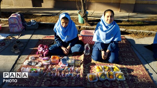 بازارچه دانش آموزی در مدرسه فرهنگ سردار شهید عبدی خلیل آباد