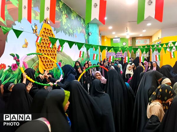 مراسم سالگرد شهید رئیسی در هیات دخترانه «زیر گنبد طلا»