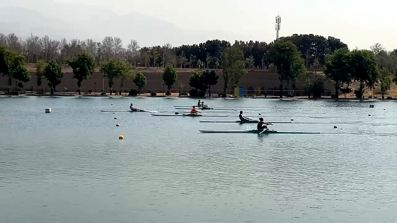روئینگ قهرمانی زیر ۲۳ سال و جوانان آسیا؛صعود مهنا حاجی‌حسینی به فینال