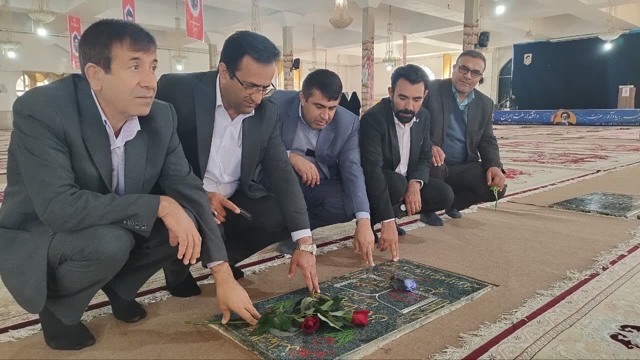 تجدبد میثاق مدیرکل آموزش و پرورش کهگیلویه و بویراحمد با  آرمانهای شهدا