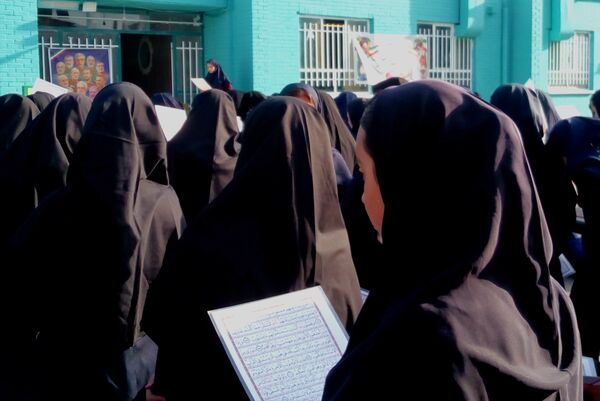 برگزاری مراسم ختم قرآن در دبیرستان دخترانه فاطمیه