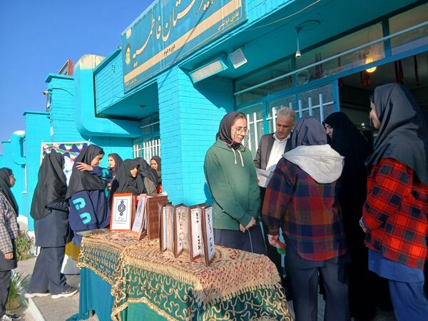  تجلیل از همیاران معلم در دبیرستان فاطمیه