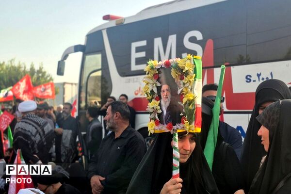 تشییع پیکر رهبر شهید در قم و جمکران