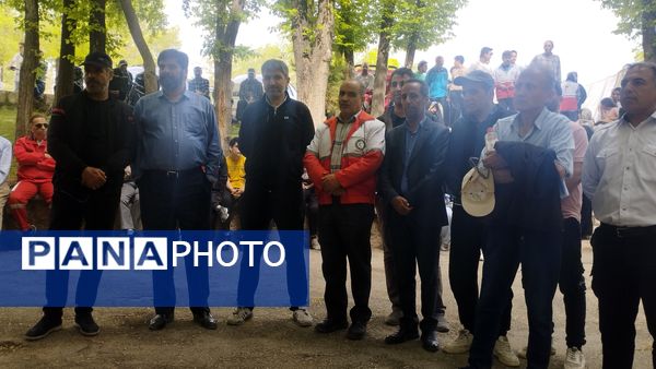 پیاده‌روی خانوادگی بروجنی‌ها