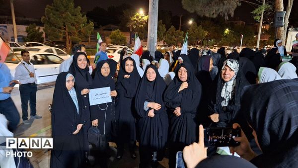 سفیران سلامت ناحیه شش در میدان دانشجو گرد هم آمدند