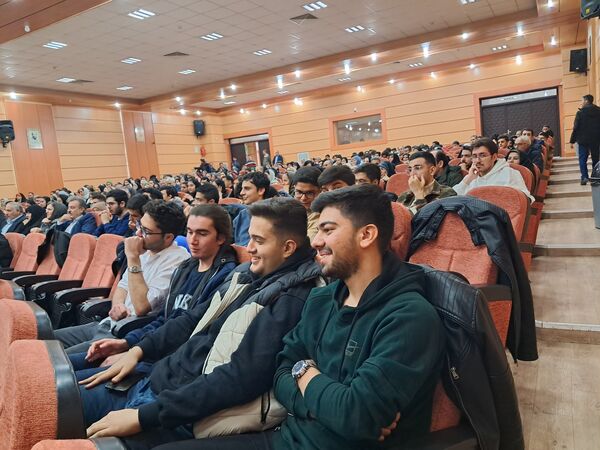 آیین تجلیل از رتبه‌برترهای کنکور ۱۴۰۳ اداره آموزش و پرورش ناحیه یک زنجان