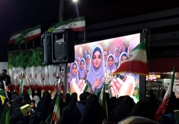 تجمع مردم لارستان در همدردی با خانواده شهدای میناب