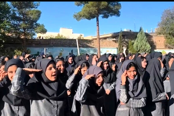 گام‌های استوار، آینده‌ای روشن: جشن آغاز سال تحصیلی در دبیرستان شاهد ام ابیها آباده