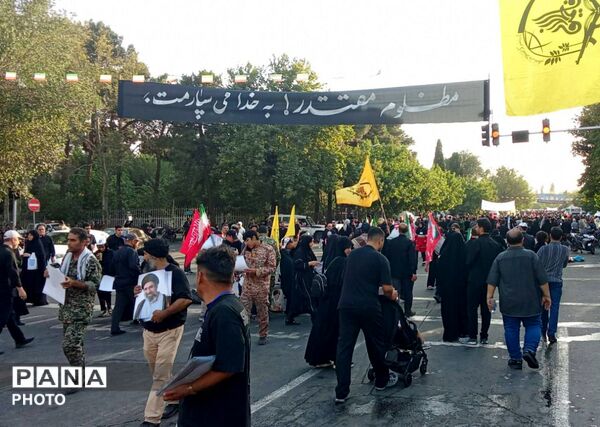 مصلی امام خمینی(ره) تهران میزبان آیین باشکوه وداع با پیکر مطهر رهبر شهید