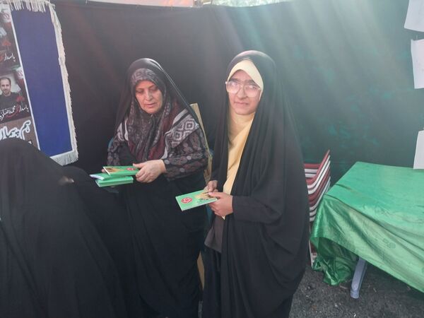 خدمت‌رسانی پیشتازان و خبرنگاران دانش‌آموزی در موکب عشاق‌الحسین گاوازنگ