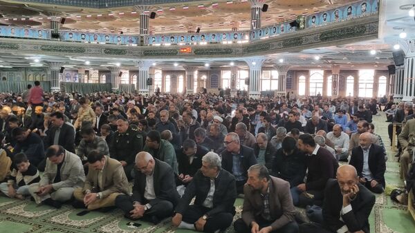 میعادگاه دانش‌آموزان با نماز جمعه