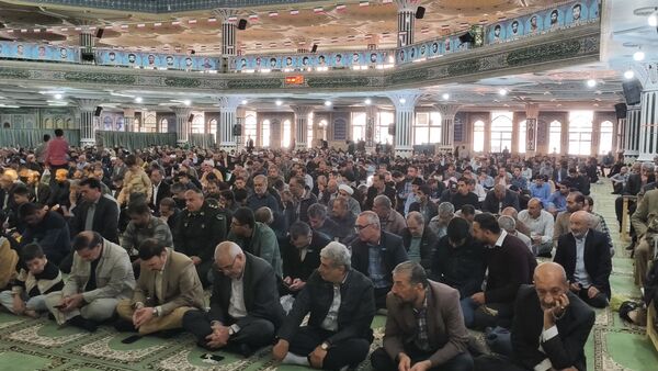 میعادگاه دانش‌آموزان با نماز جمعه