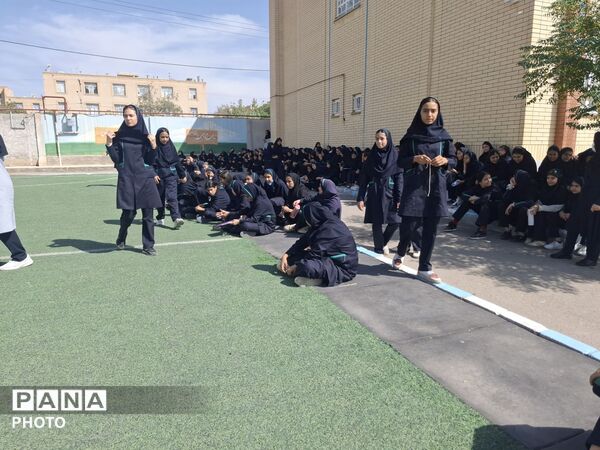 اجرای مسابقات ورزشی در دبیرستان پدران آسمانی 