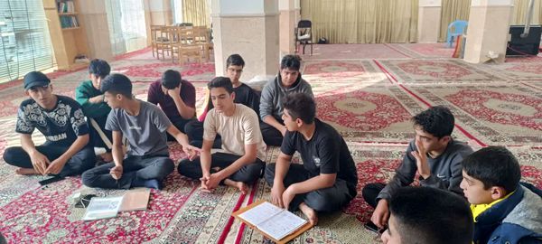 مراسم معنوی اعتکاف دانش‌آموزان پسر ابرکوهی در مسجد چهارده معصوم 